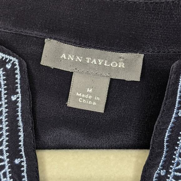 Ann Taylor 100% Silk Embroidered Tunic Blouse Top Navy Blue Top Medium Shirt - Picture 5 of 8
